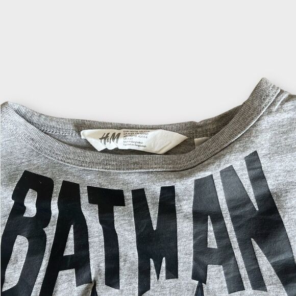 H&M Batman Long-Sleeve Shirt with Detachable Cape – Kids Sz 5T/6 - Picture 2 of 4